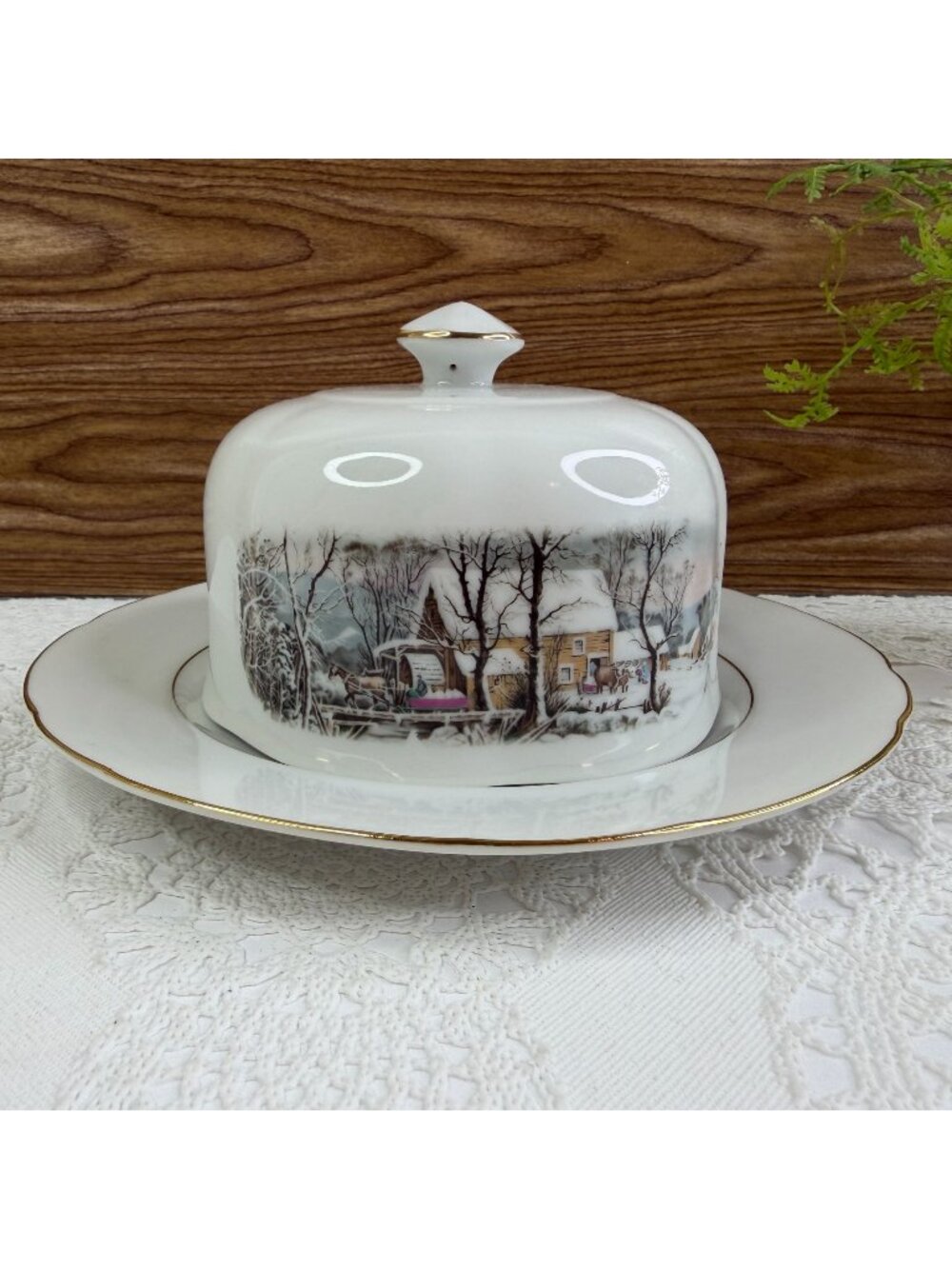 Vtg 1977 Avon Currier & Ives Covered Butter Cheese Dish Holiday Winter Scene